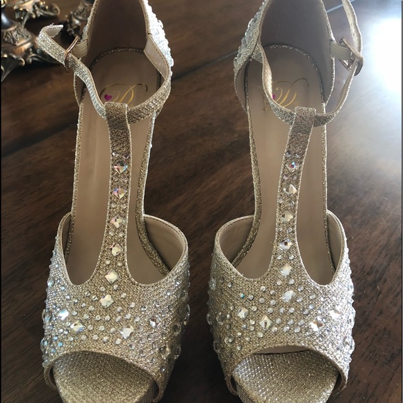 Gold Heels - Picture 2 of 8